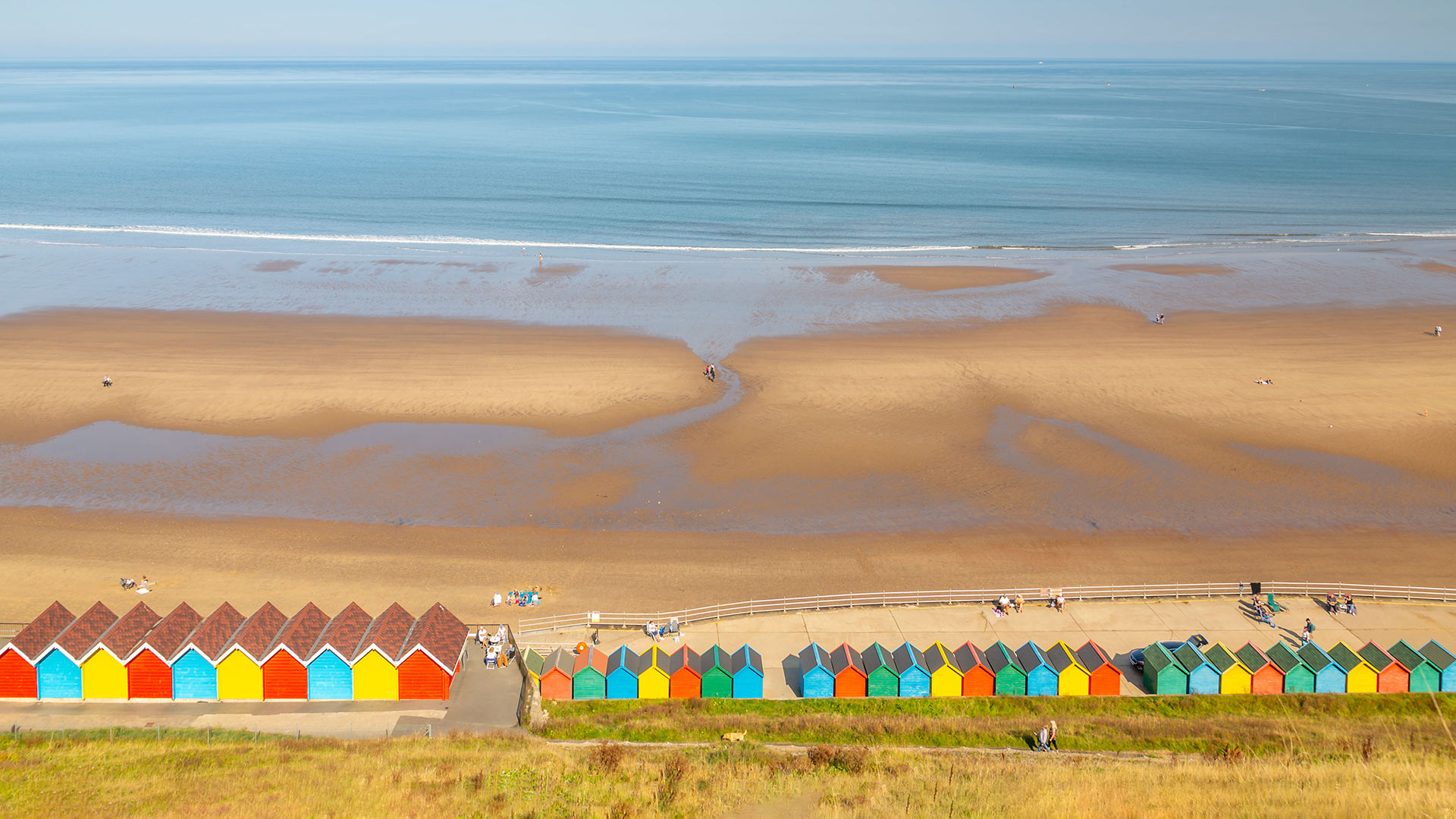 Beach huts on West Cliff Beach, Whitby, North Yorkshire (© Robert Harding World Imagery/Offset)(Bing United Kingdom)