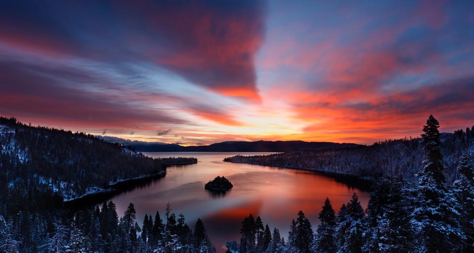 加州太浩湖翡翠岛的日出 (© Don Smith/Getty Images) &copy; (Bing China)