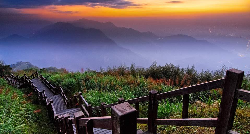 台湾嘉义县的阿里山景区 (© Kyle Lin/Getty Images)(Bing China)