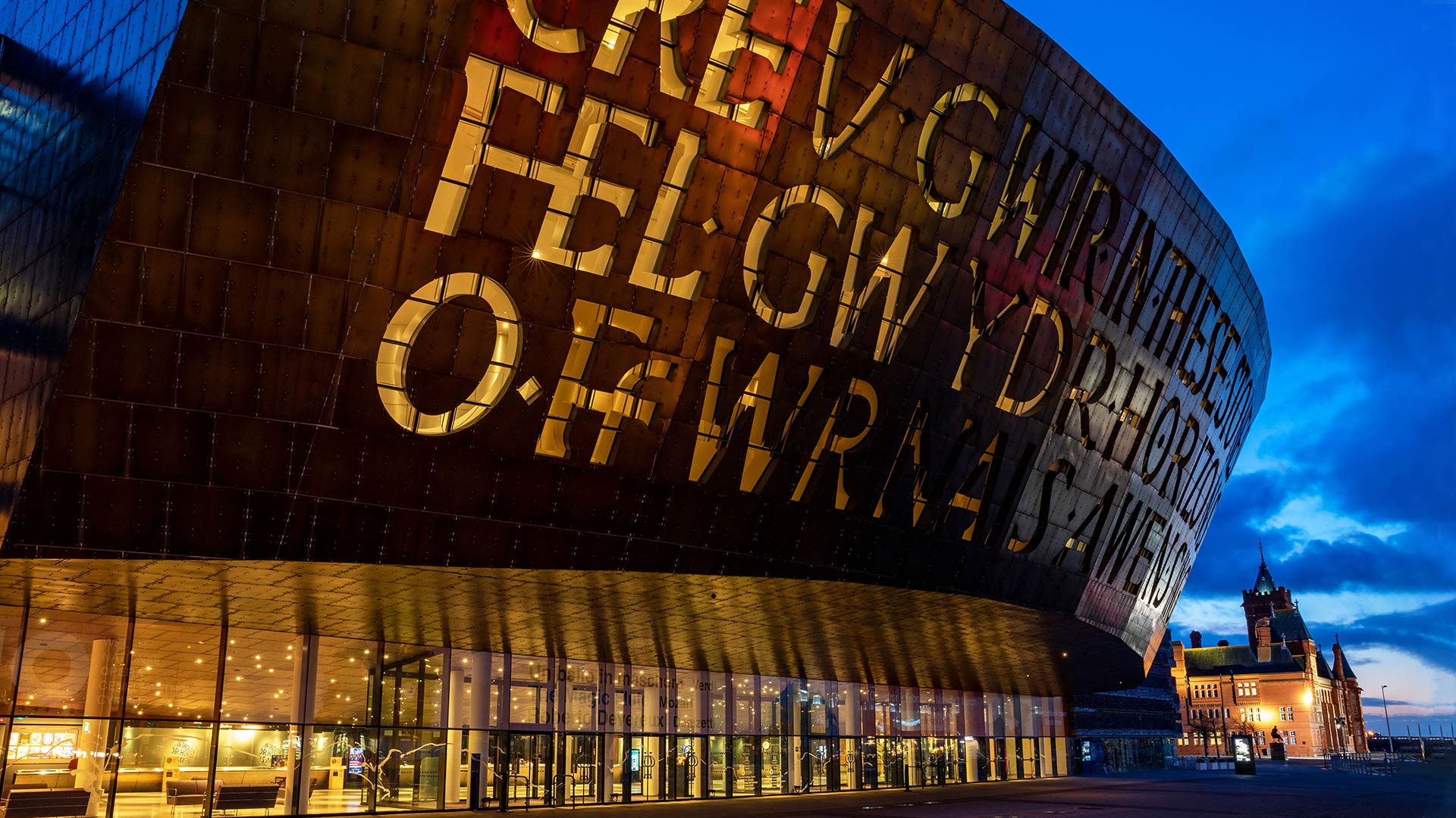 Wales Millennium Centre and The Pierhead building at dawn, Cardiff Bay (© Carl DeAbreu Photography/Shutterstock)(Bing United Kingdom)