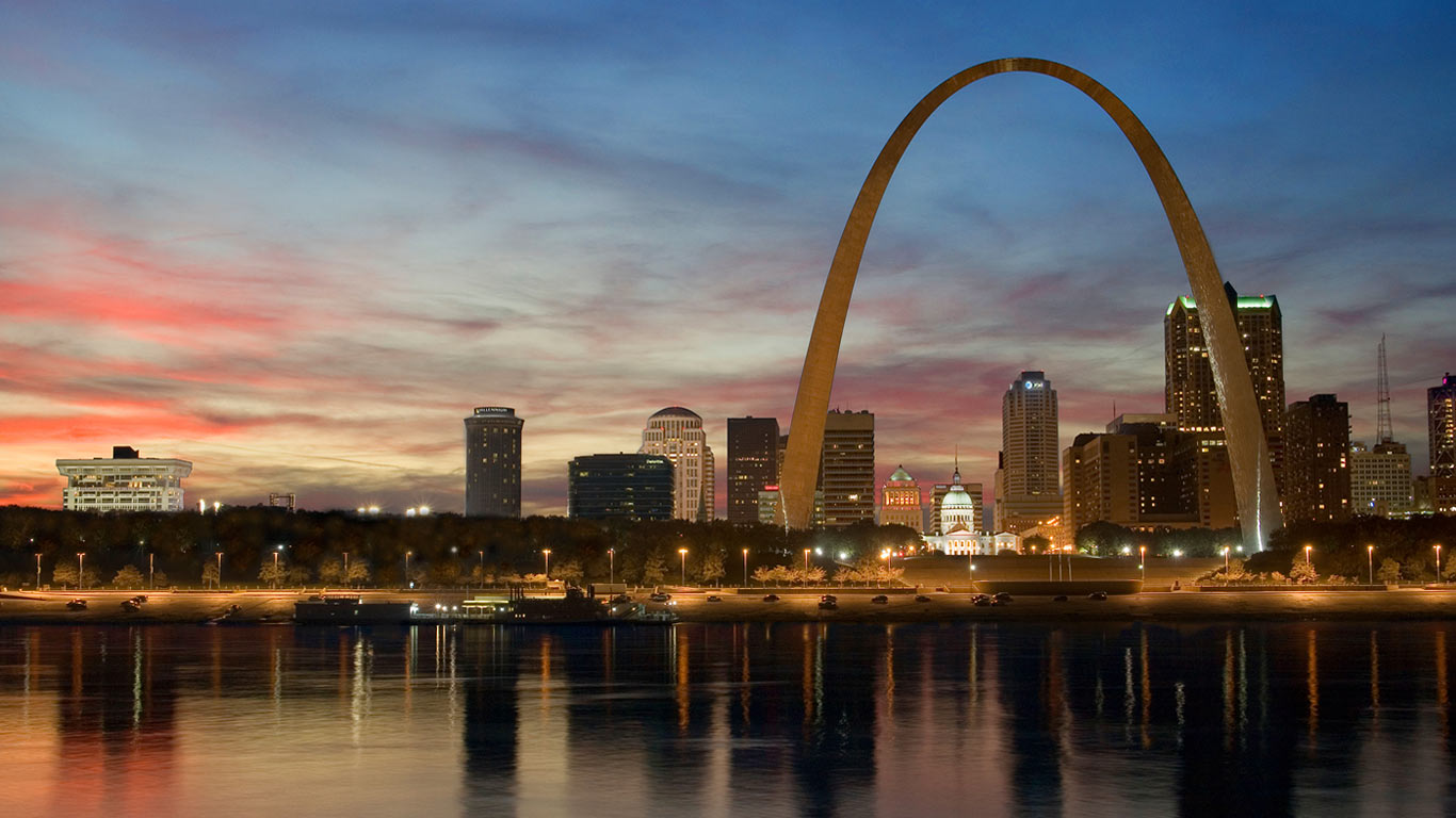 St. Louis skyline and Gateway Arch, Missouri (© Mary Ann Melton/Alamy)(Bing Canada)