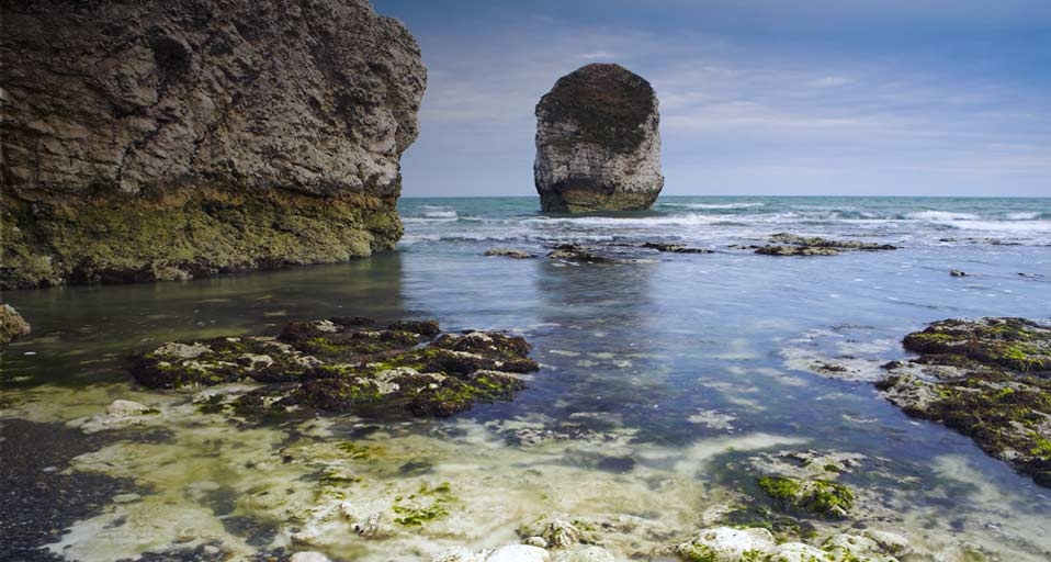 ｢フレッシュウォーターベイ｣イギリス, ワイト島 -- Adam Burton/Photolibrary &copy; (Bing Japan)