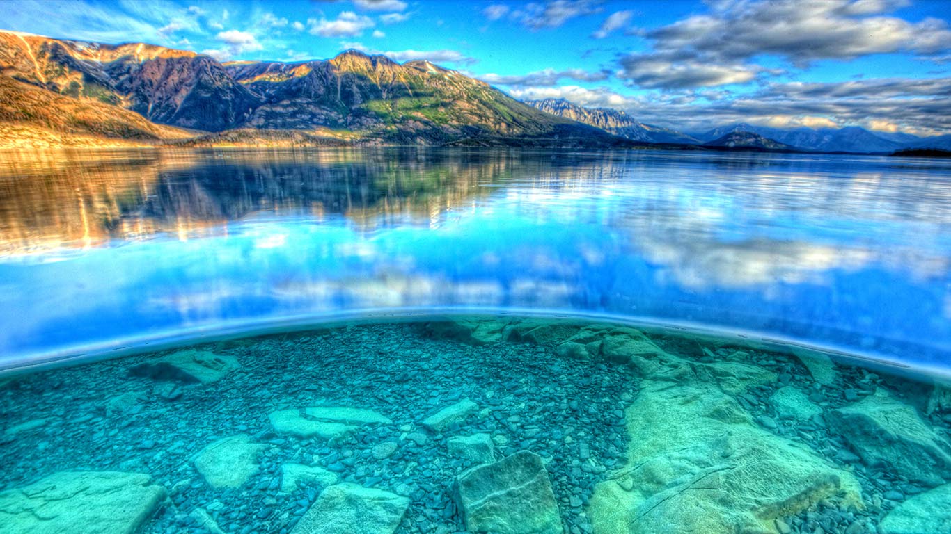 The view above and below water in Atlin Lake, Atlin Lake Provincial Park, British Columbia (© Robert Postma/All Canada Photos/Alamy)(Bing Canada)