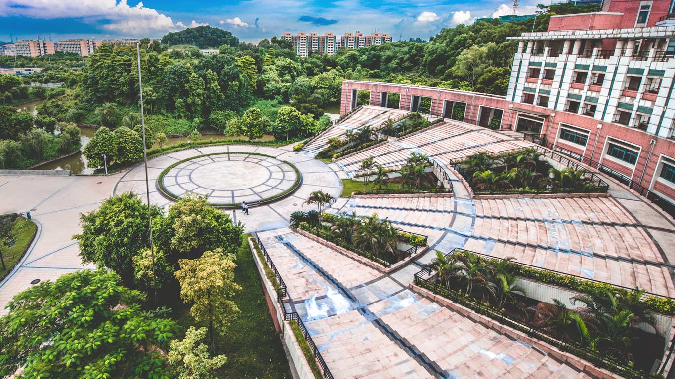 广州市，中山大学东校区工学院广场 (© Hui Chen)(Bing China)