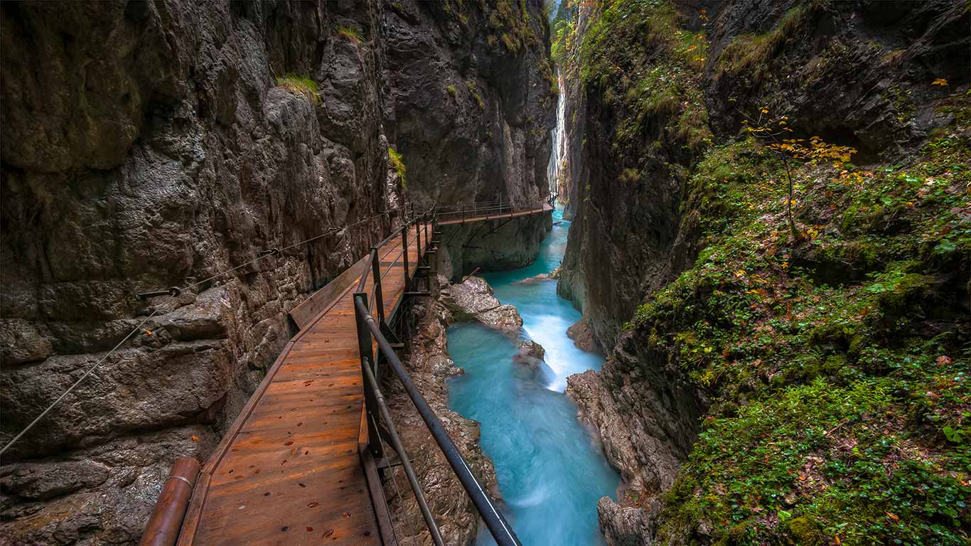 Leutaschklamm bei Mittenwald, Bayern, Deutschland (© plainpicture/Westend61/Roy Jankowski)(Bing Deutschland)