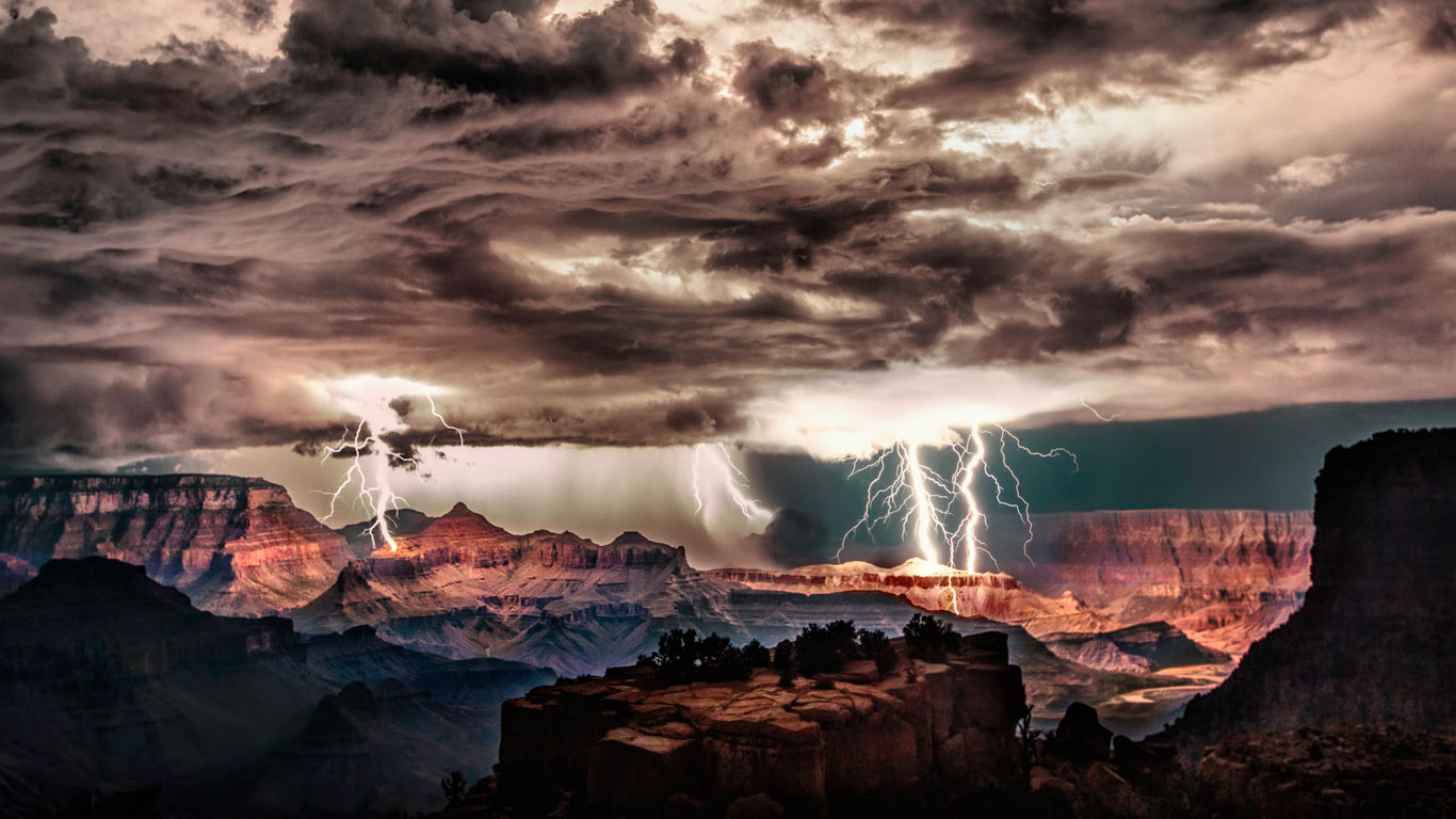 ｢グランドキャニオンの雷雲｣アメリカ, アリゾナ州 (© Scott Stulberg/Corbis)(Bing Japan)