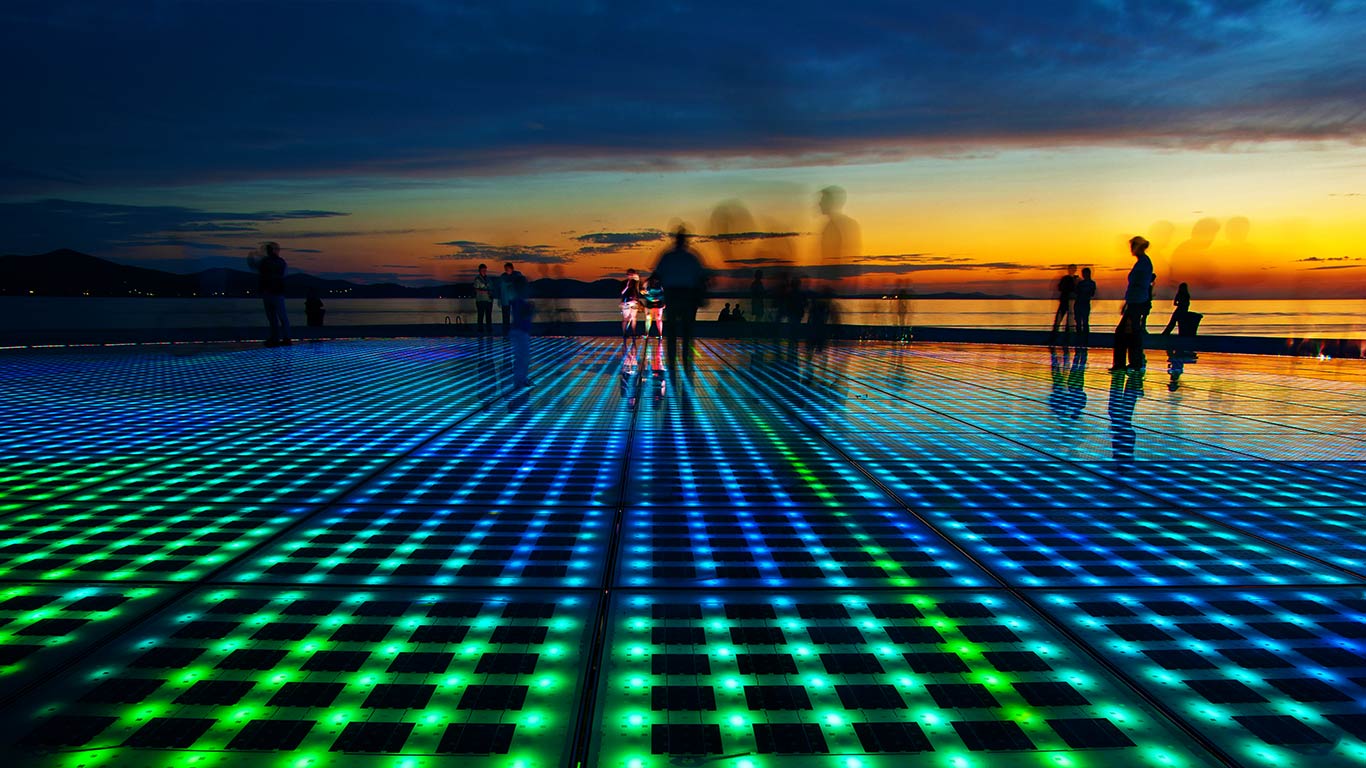 ‘Greeting to the Sun’ installation by Nikola Bašić, Zadar, Croatia (© Ivan Coric/Alamy)(Bing China)