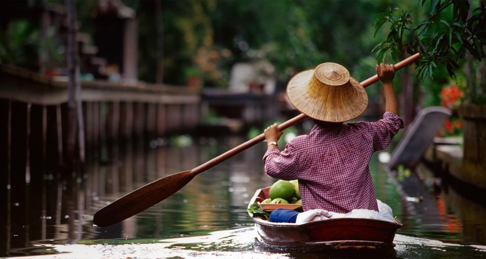 Damnoen Saduak floating market, Thailand -- Jay Sturdevant/www.danitadelimont.com &copy; (Bing United States)