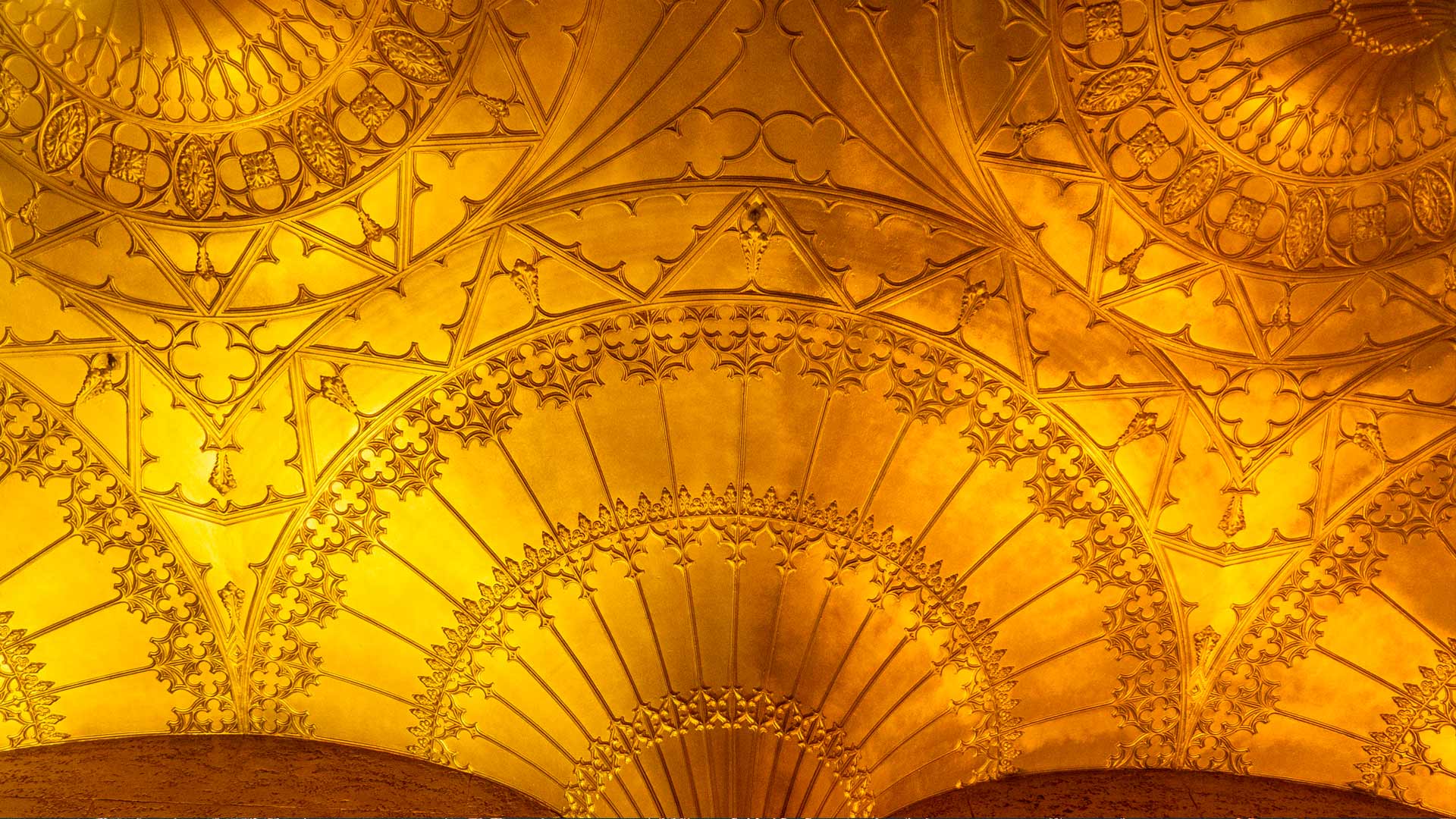 Fan vaulted ceiling of the foyer of the State Theatre, Sydney (© domonabike/Alamy Stock Photo)(Bing Australia)