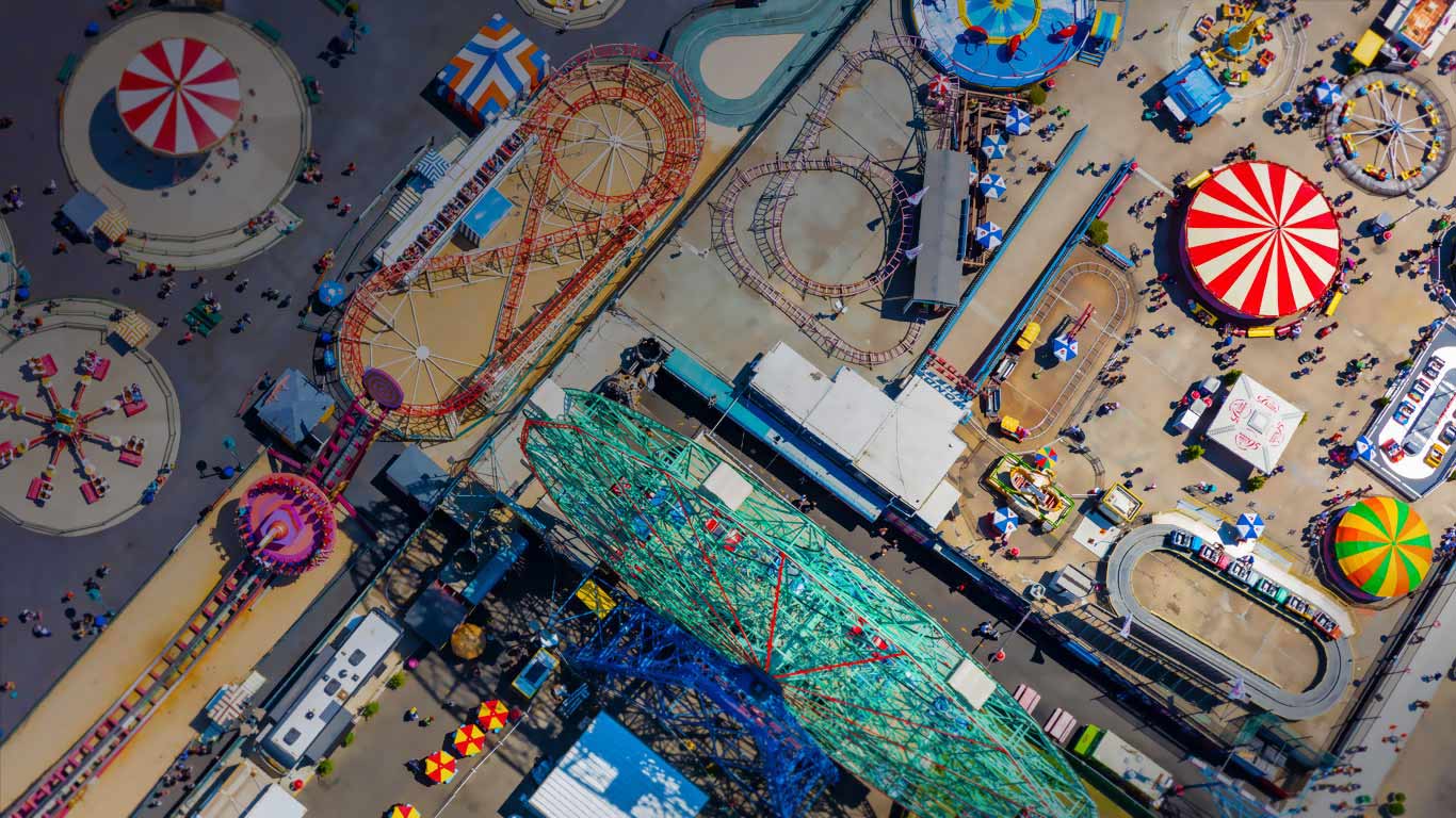 科尼岛上的游乐场设施，美国纽约  (© New York on Air/Offset)(Bing China)