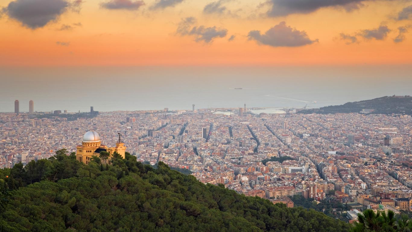Observatory Fabra and Barcelona seen from the hills of Tibidabo, Spain (© SIME/eStock Photo)(Bing Canada)