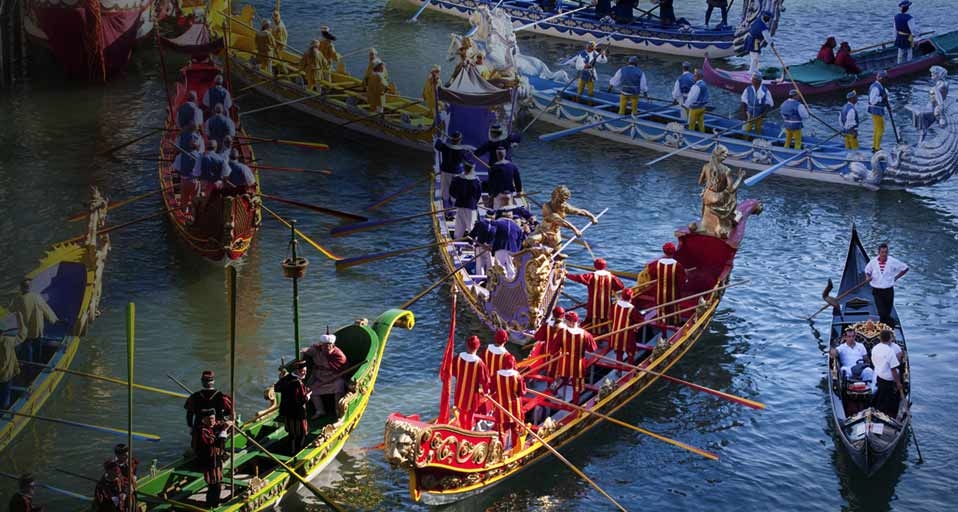 意大利威尼斯赛舟会 -- SIME/eStock Photo &copy; (Bing China)