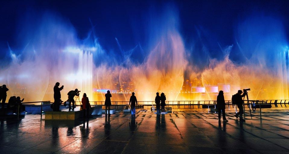 2010年上海世博会的音乐喷泉 (© Yi Lu/Corbis) &copy; (Bing China)