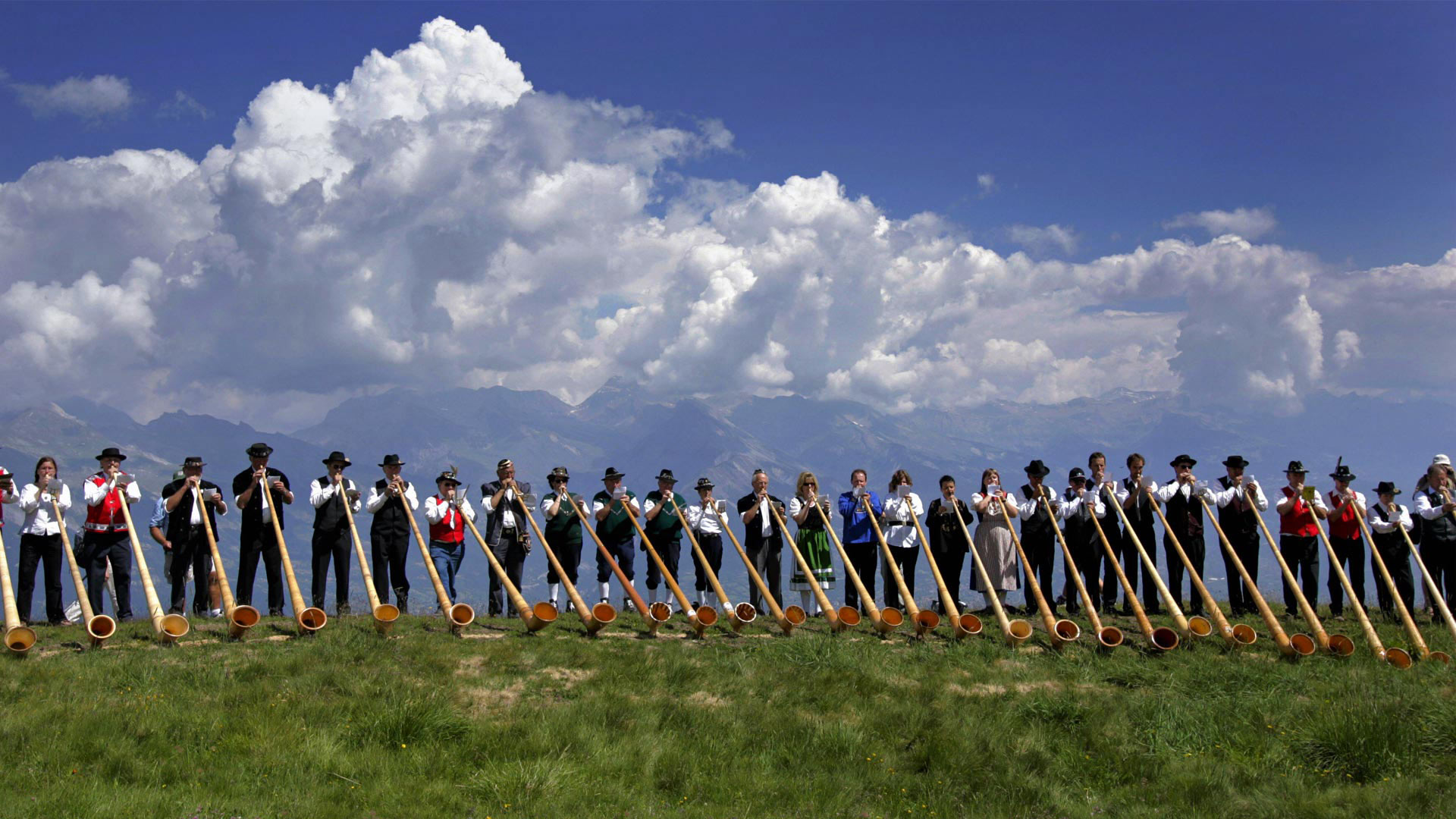 Alphorn musicians perform during the International Alphorn Festival in Nendaz, Switzerland (© Fabrice Coffrini/Getty Images)(Bing Canada)