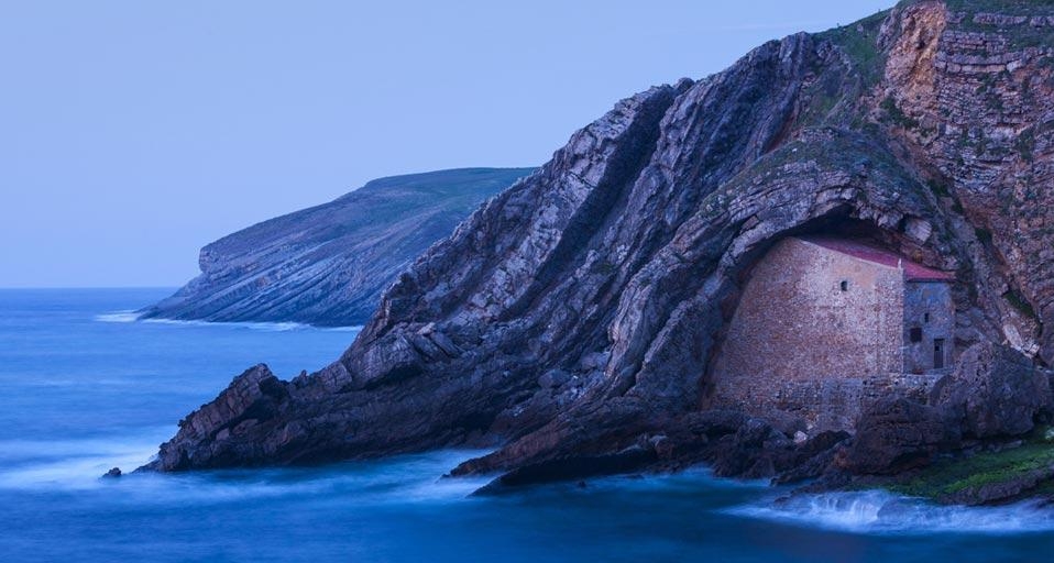 Santa Justa beach, Ubiarco, Cantabria, Bay of Biscay, Spain (© Juan Carlos Muñoz/age fotostock) &copy; (Bing United States)
