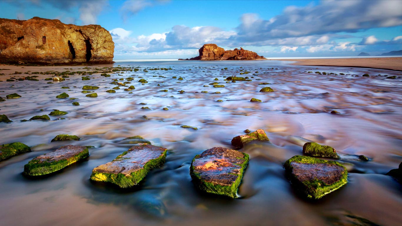 英国康沃尔郡，佩伦波思海滩的踏脚石 (© Alamy)(Bing China)