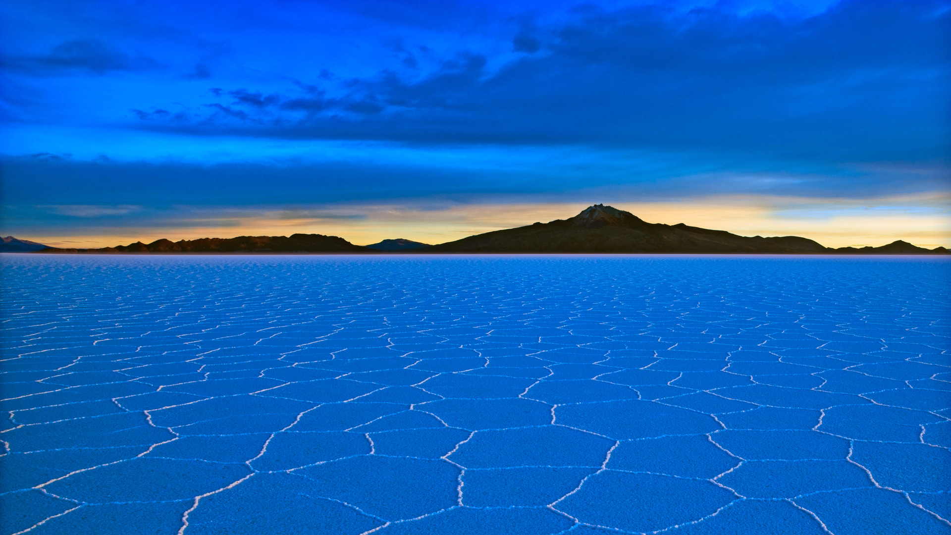玻利维亚的乌尤尼盐沼 (© Theo Allofs/Minden Pictures)(Bing China)