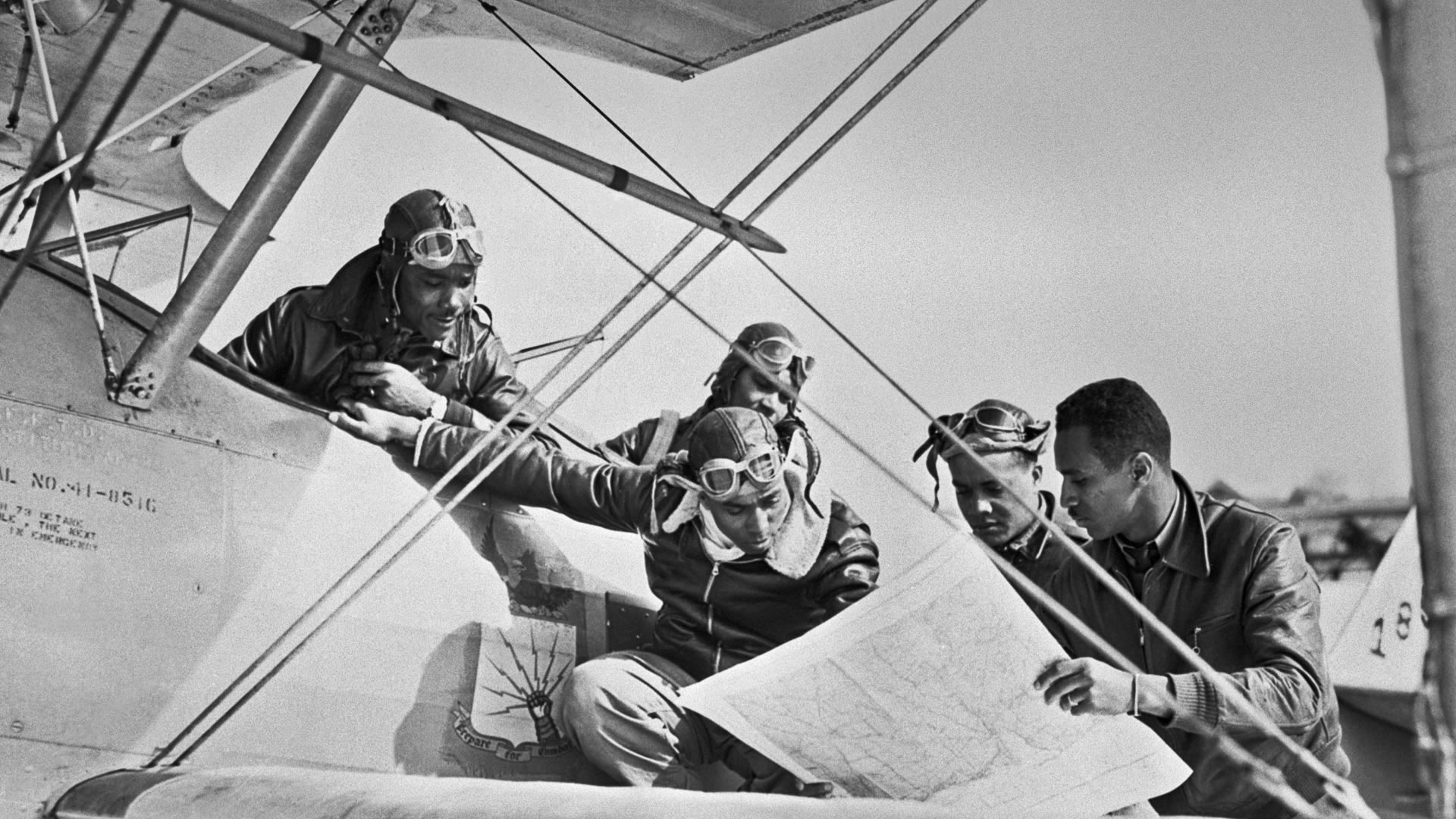 Tuskegee Airmen reading a map (© Bettmann/Getty Images)(Bing United States)