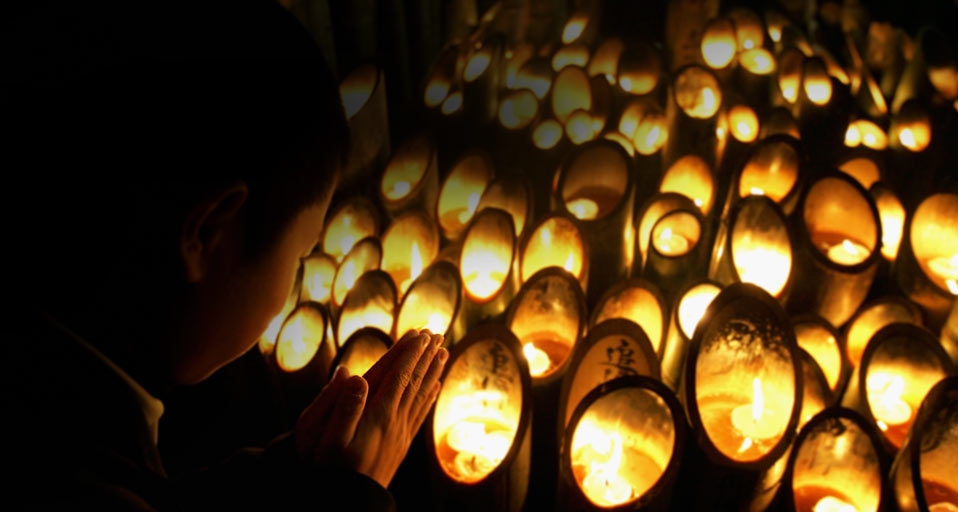 ｢阪神・淡路大震災の慰霊祭｣兵庫県, 神戸市 -- Koichi Kamoshida/Getty Images News &copy; (Bing Japan)