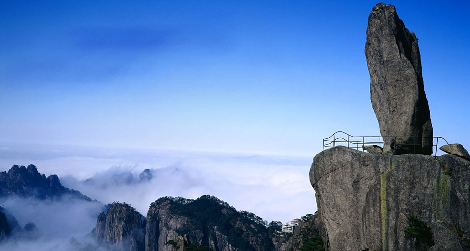 安徽黄山 -- Panorama Media/Panorama Stock RF/Photolibrary &copy; (Bing China)