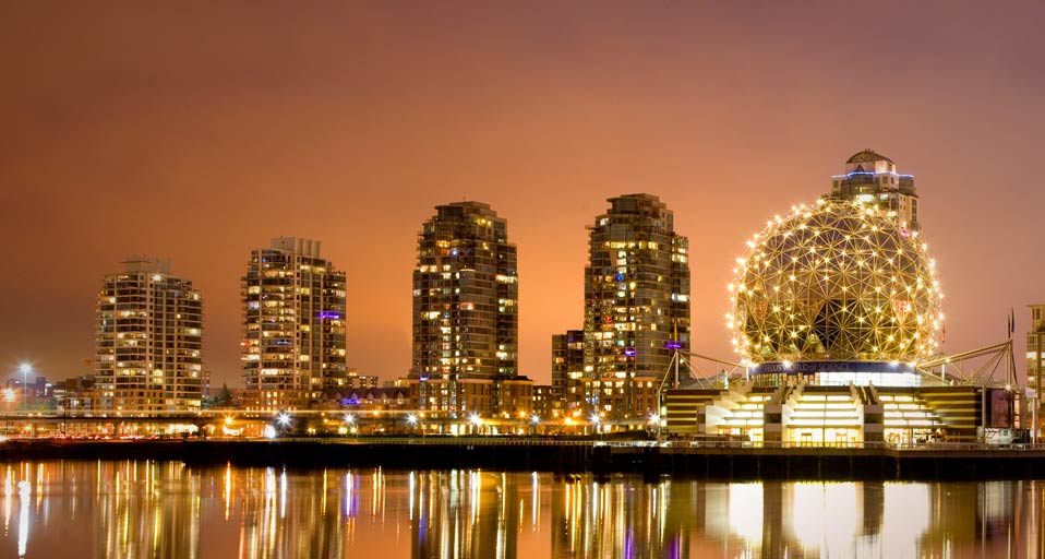 加拿大温哥华的天际线 (© Stephen Matera) &copy; (Bing China)