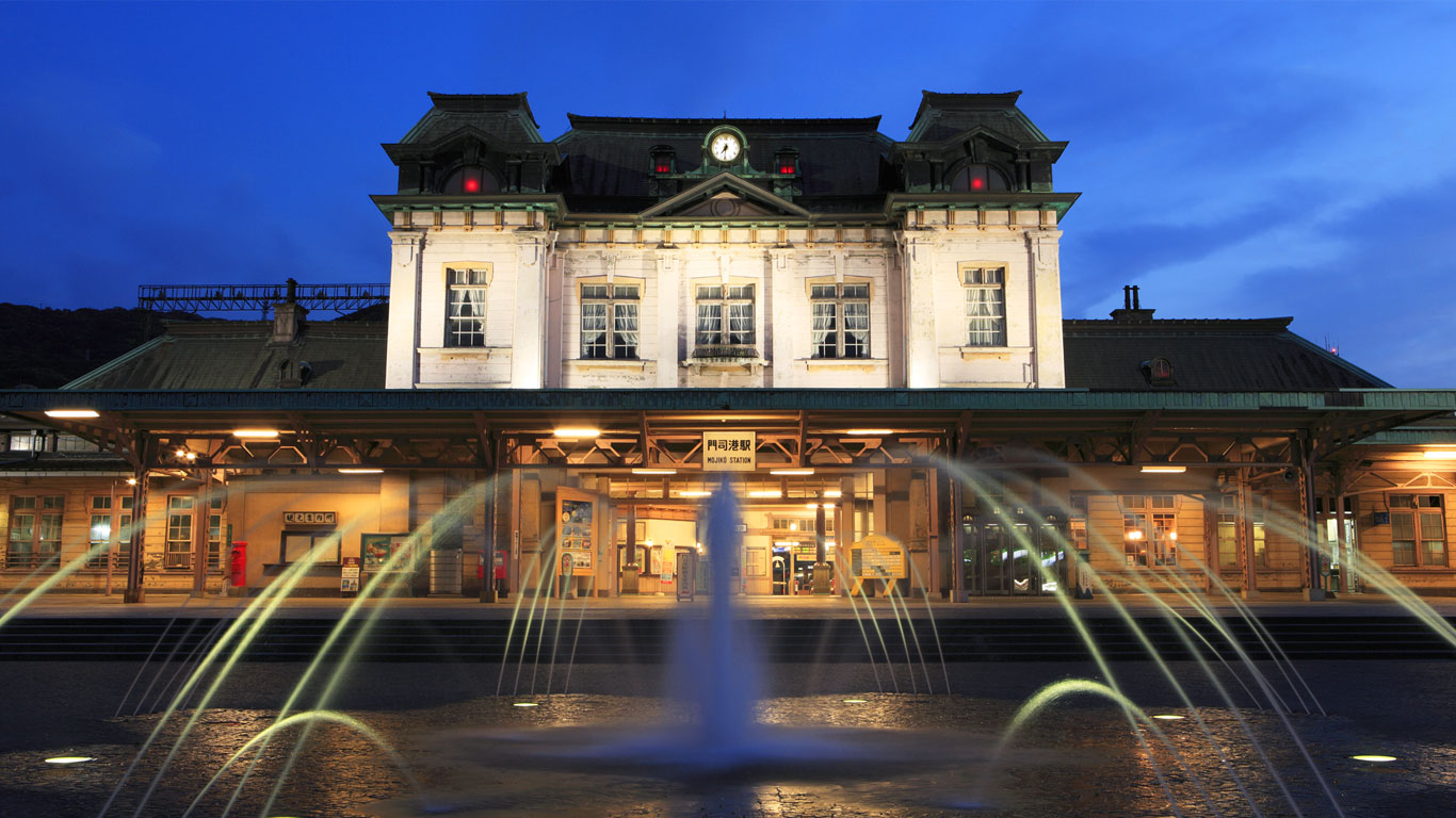 ｢門司港駅｣福岡県, 北九州市 (© MIXA/Getty Images)(Bing Japan)