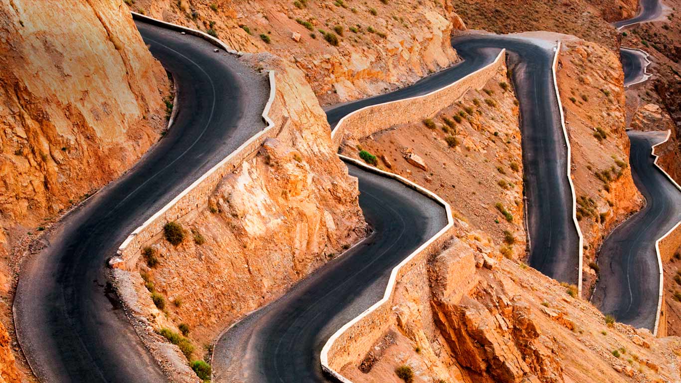 摩洛哥，达德斯峡谷上方的阿特拉斯山脉 (© Art Wolfe/Mint Images)(Bing China)