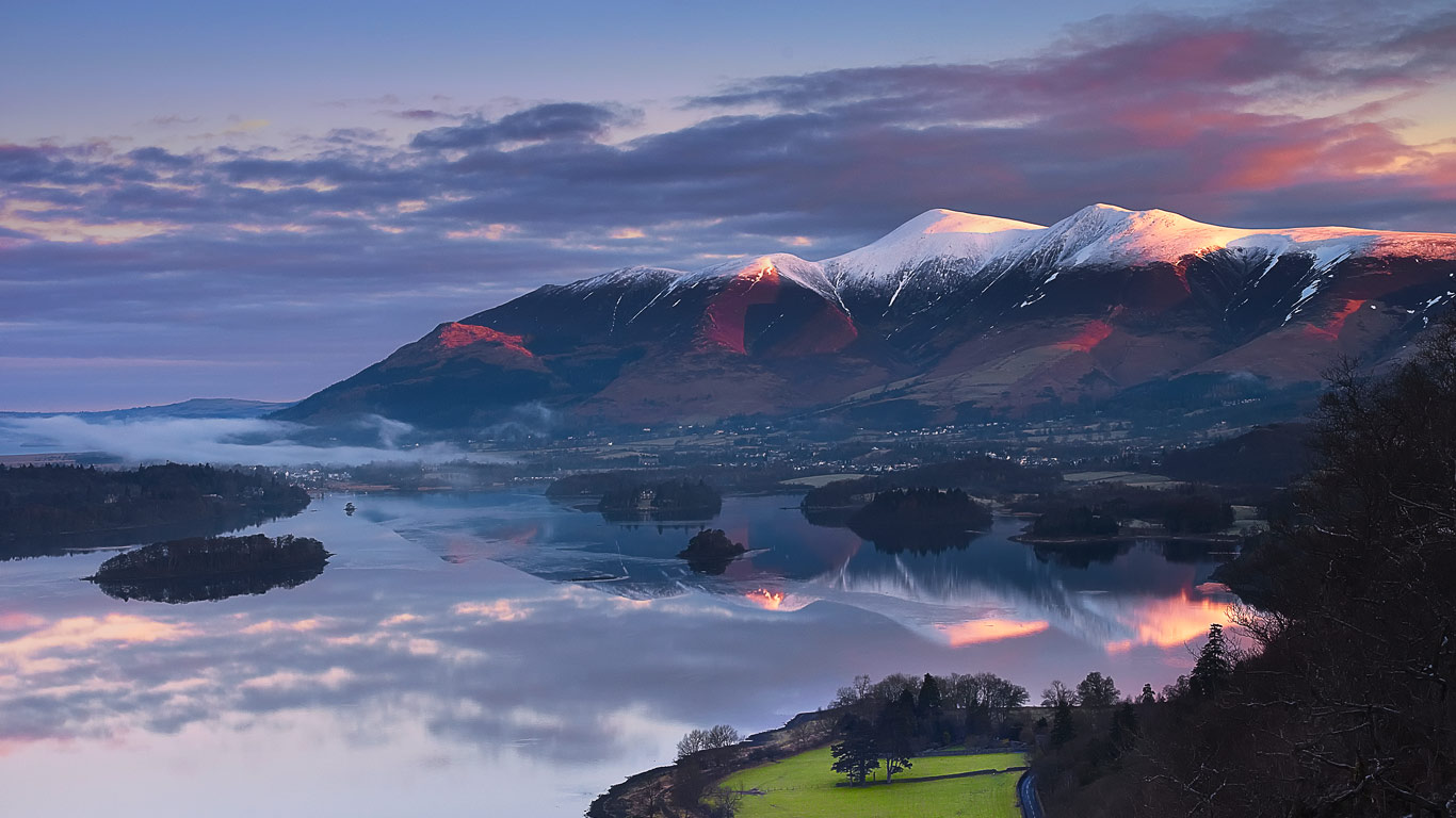 Sonnenaufgang über dem Berg Skiddaw am See Derwent Water in Cumbria, England (© Graeme Campbell Photography/Getty Images)(Bing Deutschland)
