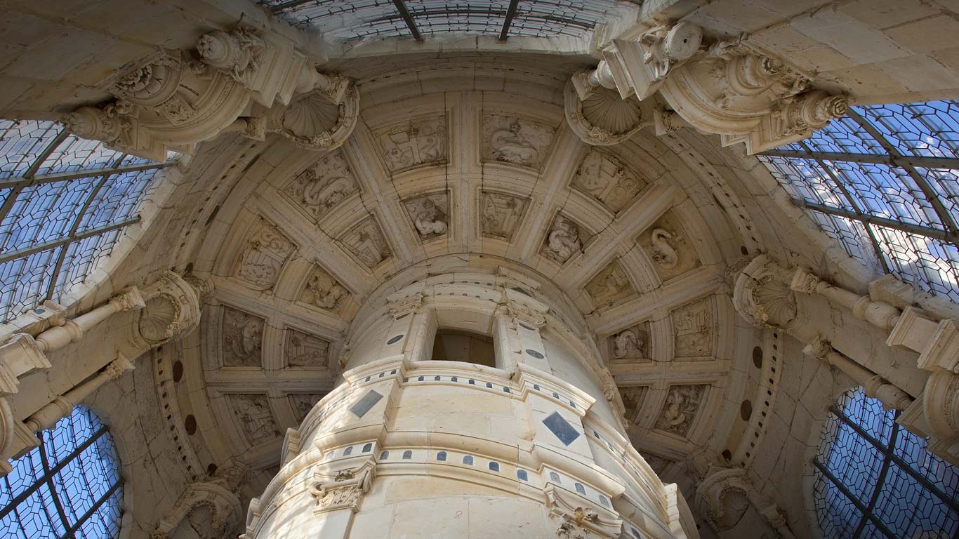 Wendeltreppe von Leonardo da Vinci im Schloss Chambord, Département Loir-et-Cher, Frankreich (© Sylvain Sonnet/Corbis)(Bing Deutschland)