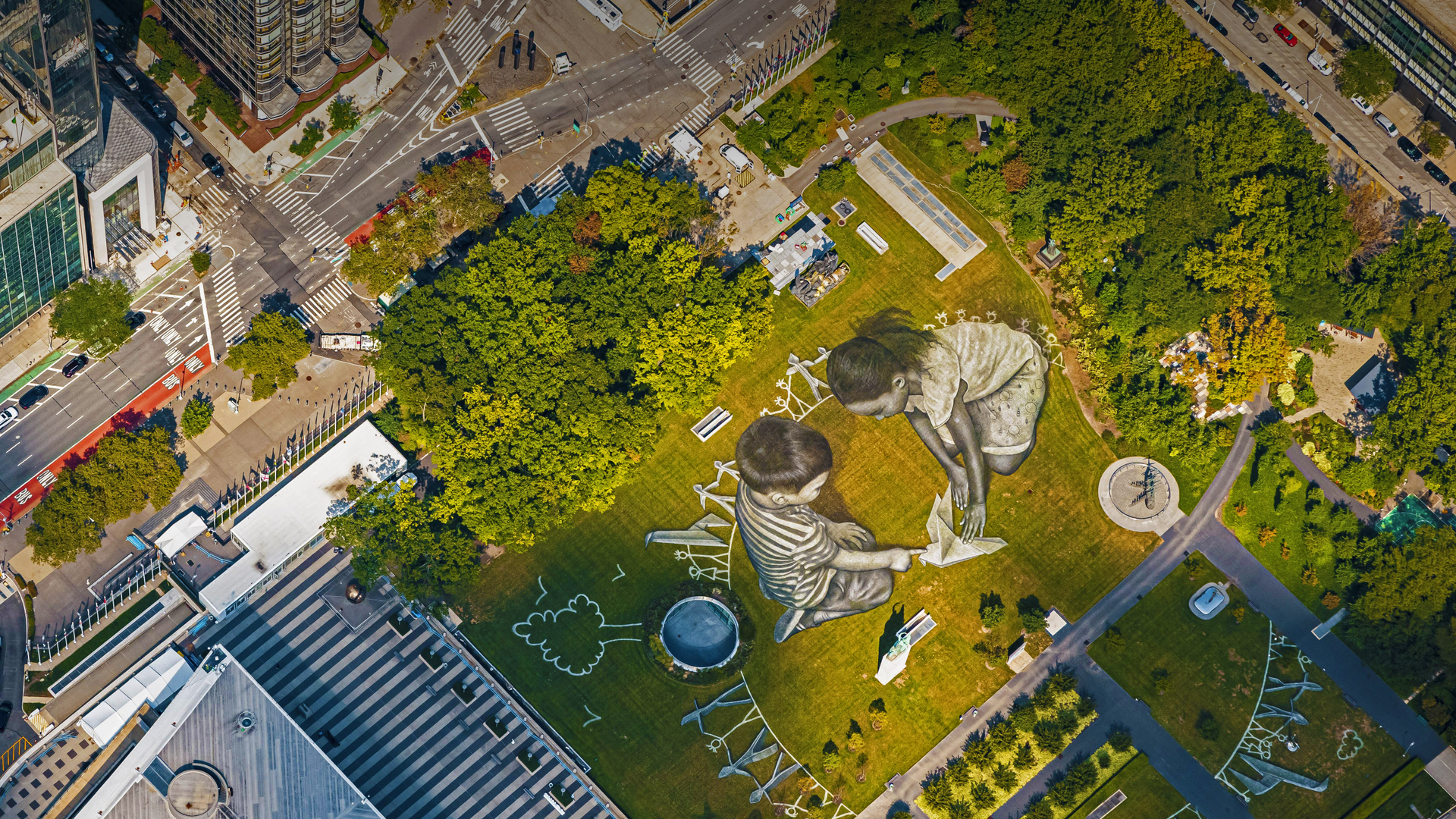 Opera d’arte effimera intitolata 'World in Progress II' dell'artista Saype presso la sede delle Nazioni Unite a New York City, Stati Uniti (© Valentin Flauraud/Shutterstock)(Bing Italia)