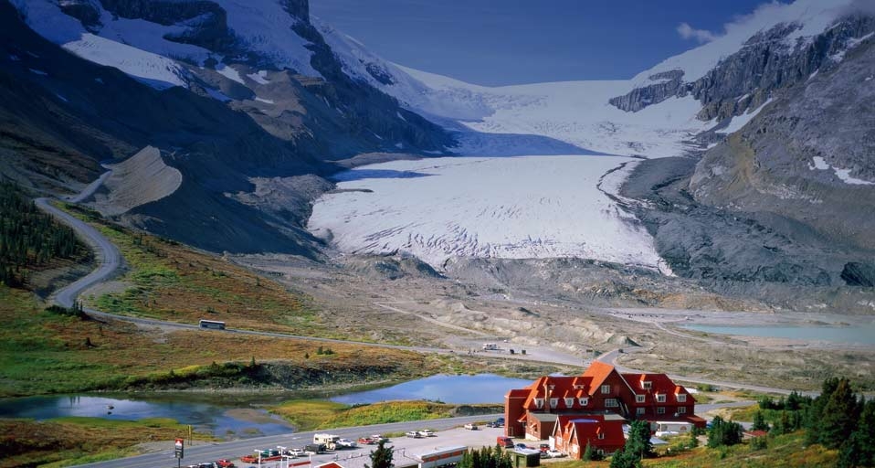 加拿大艾伯塔的洛矶山冰河国家公园 -- Steve Vidler/Photolibrary &copy; (Bing China)
