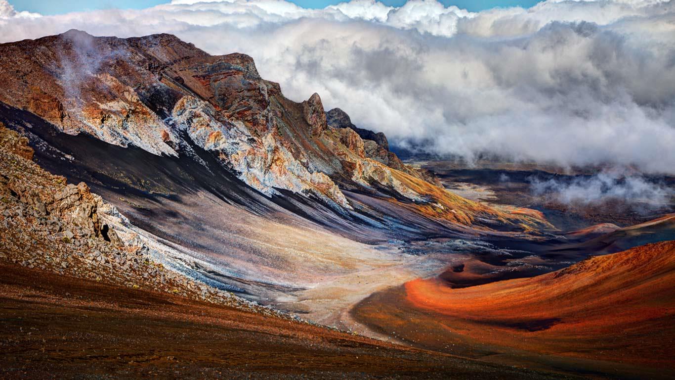 夏威夷毛伊岛，哈雷阿卡拉国家公园内的滑沙道 (© Ed Freeman/Getty Images)(Bing China)