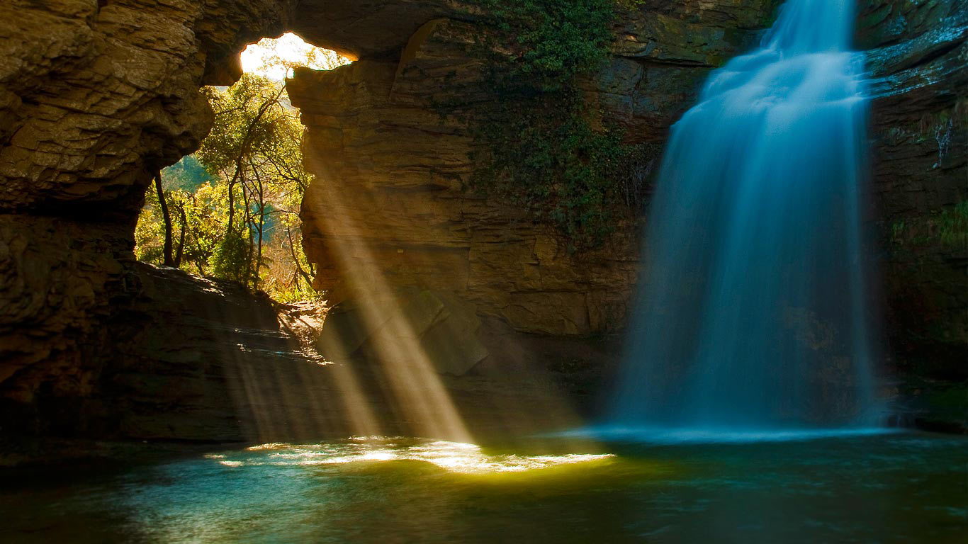 在福拉达达的石灰石悬崖，加泰罗尼亚，西班牙 (© Inaki Relanzon/Minden Pictures)(Bing China)