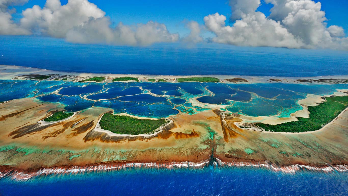 基里巴斯，加罗林环礁 (© Brian J. Skerry/Getty Images)(Bing China)