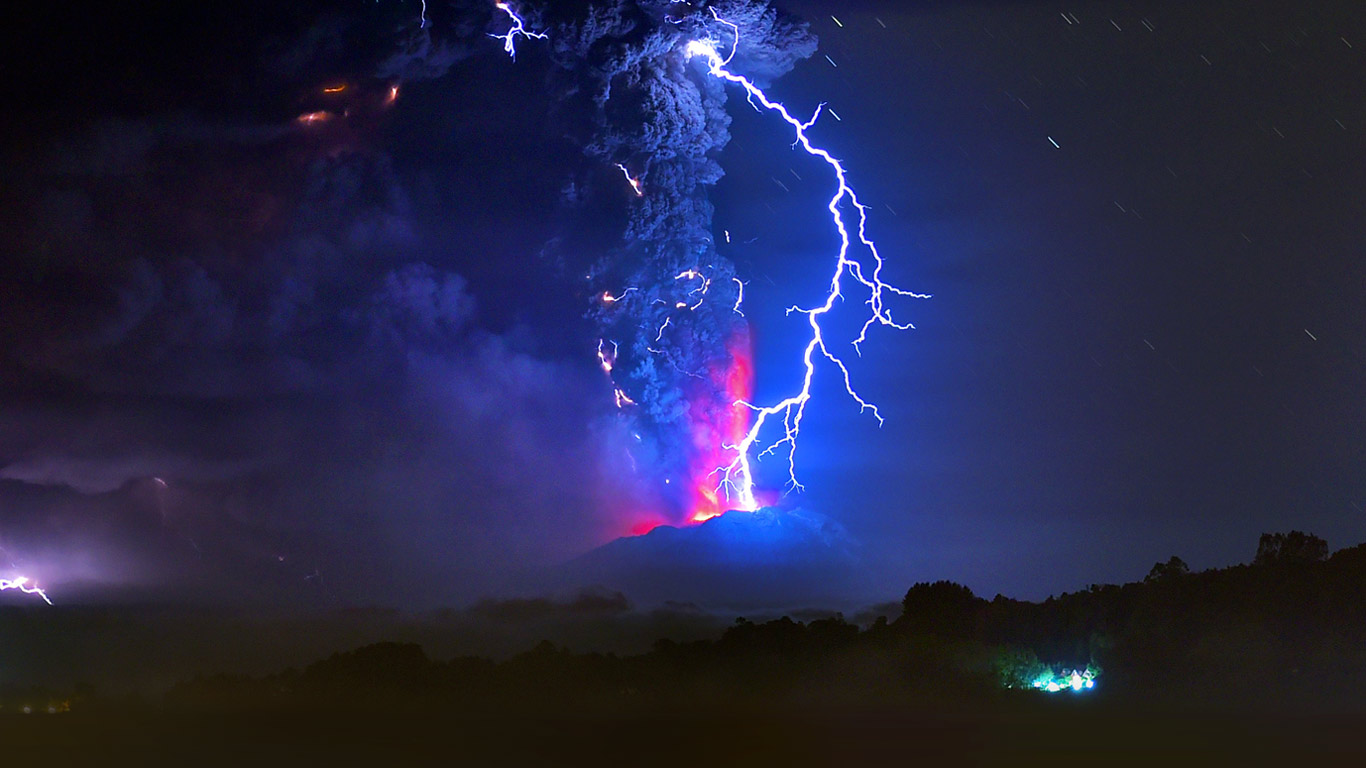 爆发中的卡尔布科火山，智利，2015年4月 (© Martin Bernetti/AFP/Getty Images)(Bing China)