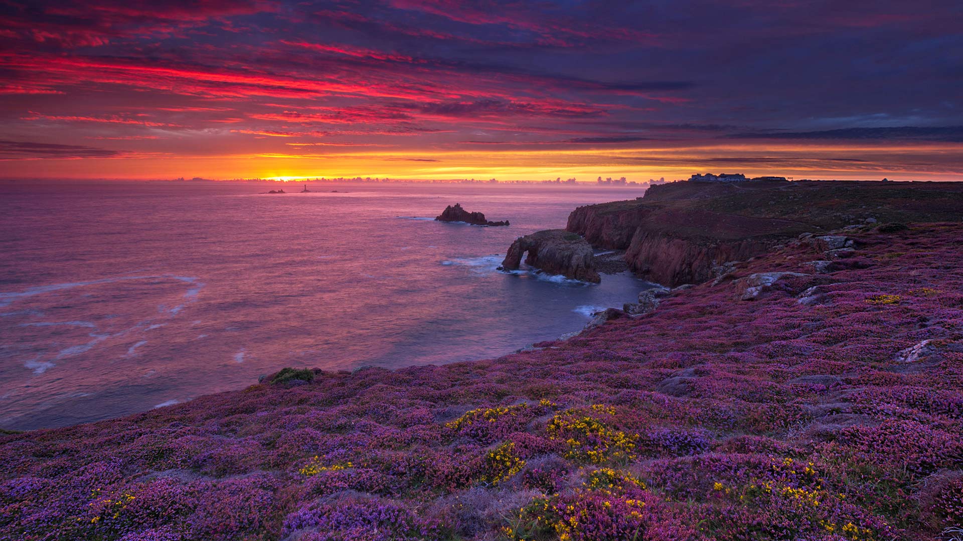 英国康沃尔郡岸边的日落 (© Andrew Turner/Getty Images)(Bing China)