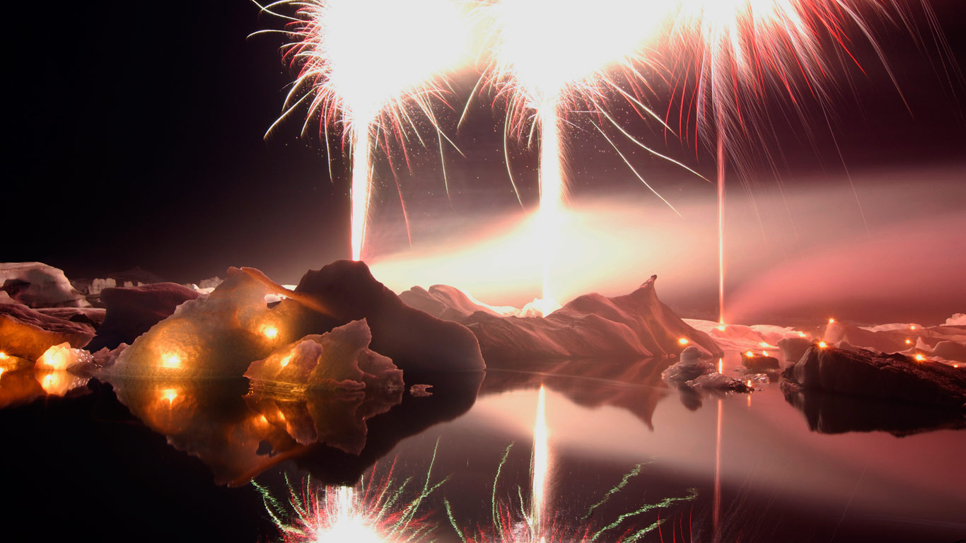 Fireworks on the glacial lake Jökulsárlón, Iceland (© Norbert Eisele-Hein/Aurora Photos)(Bing Canada)