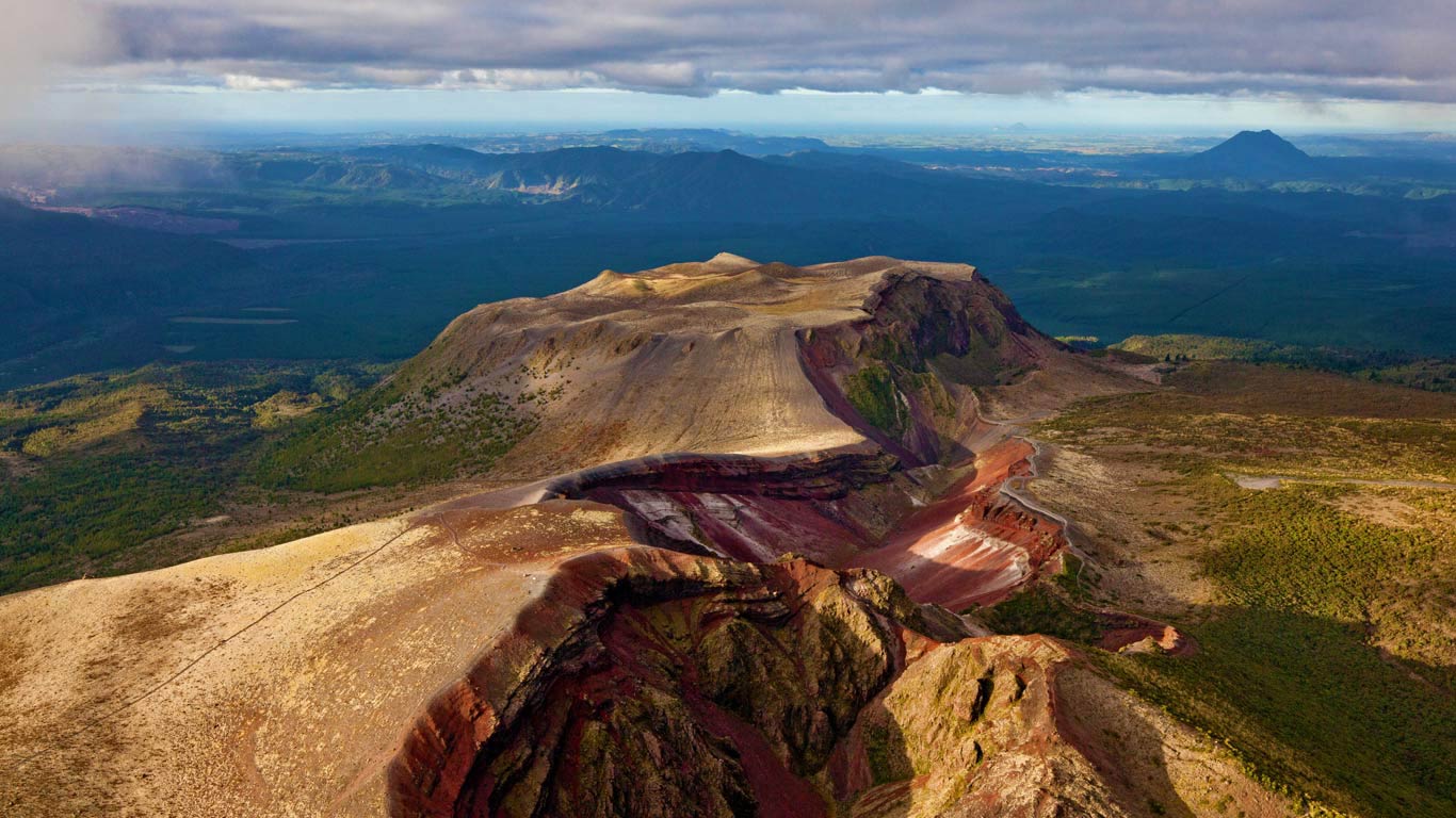 塔拉韦拉火山，新西兰北岛 (© Look Foto/Aurora Photos)(Bing China)