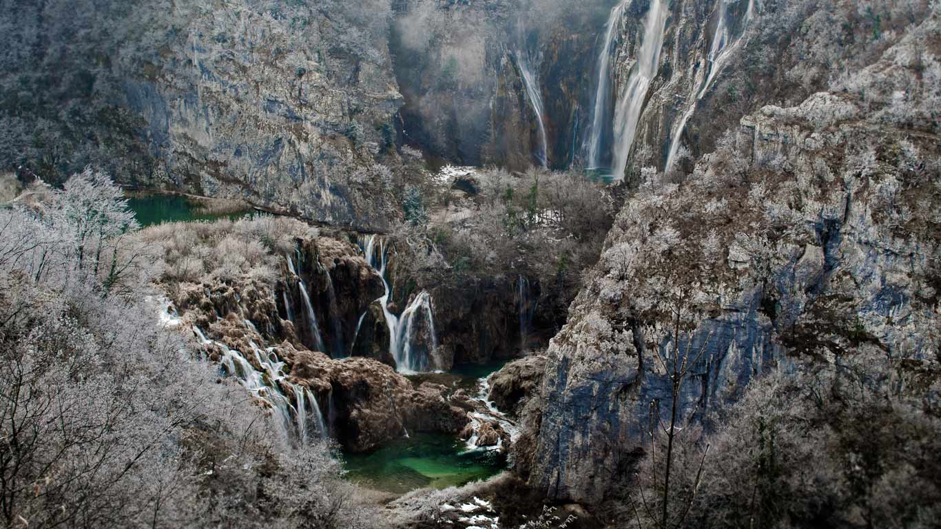 克罗地亚，普利特维切国家公园冬日瀑布 (© Nate Polta/Tandem Stills + Motion)(Bing China)