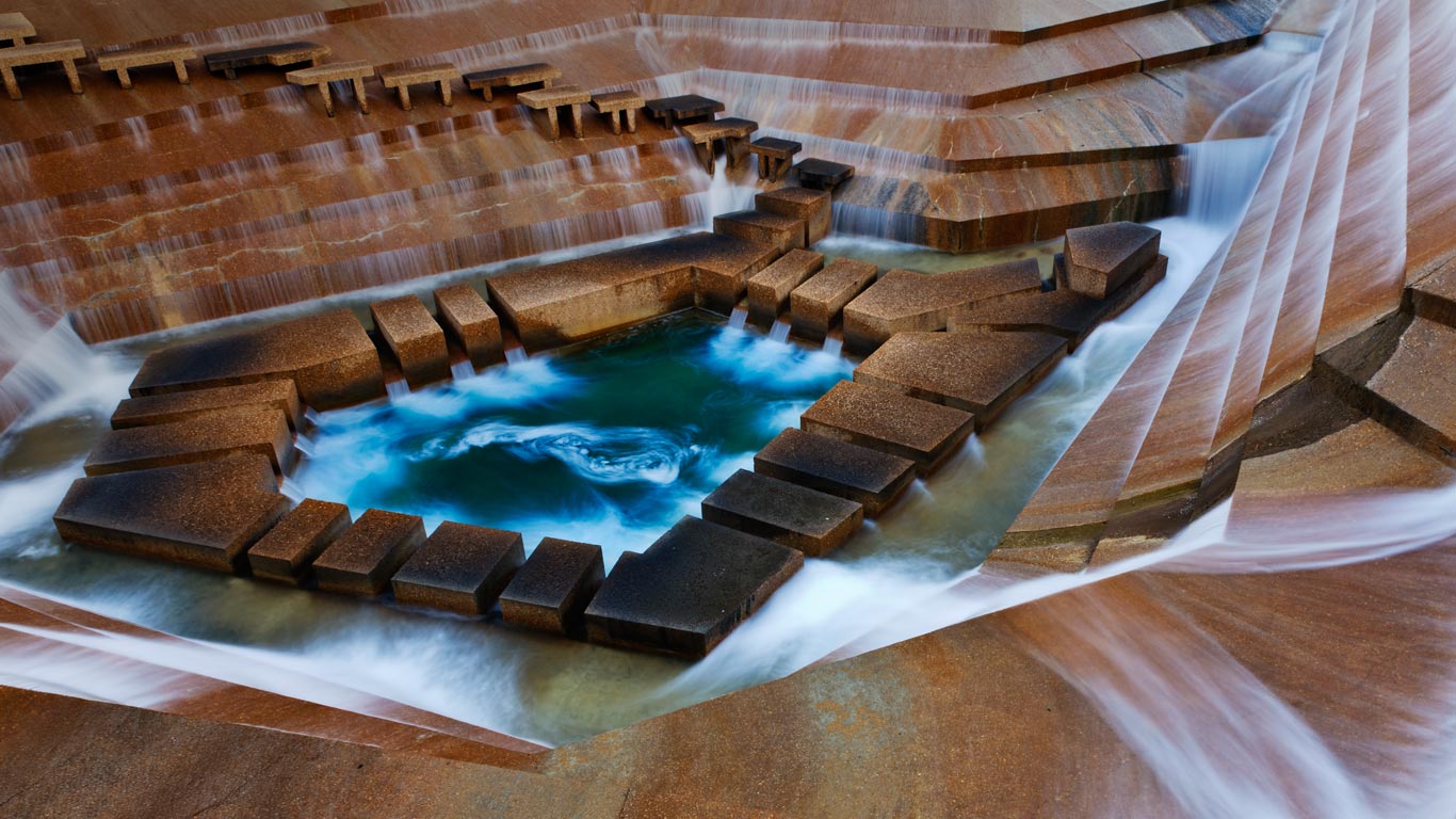 美国德克萨斯州沃思堡，沃思堡水上乐园 (© Jeremy Woodhouse/Corbis)(Bing China)