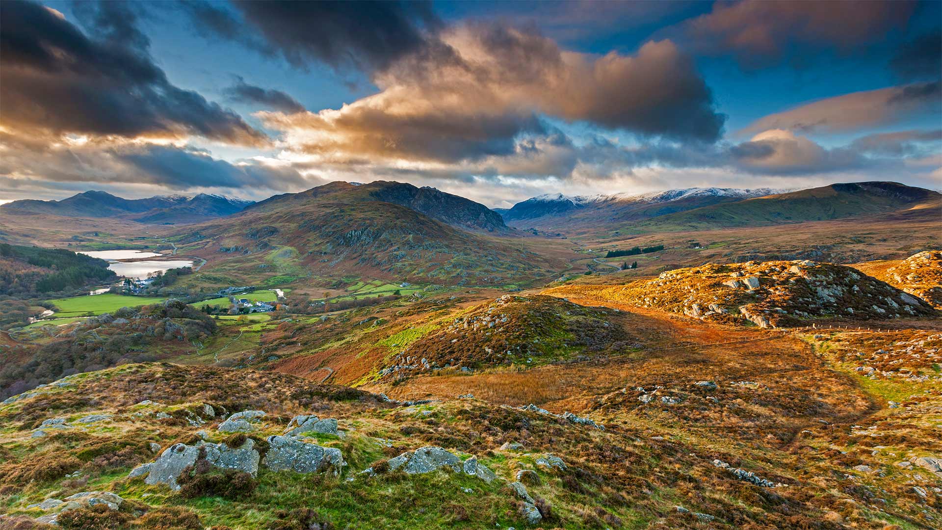 史诺多尼亚国家公园的Capel Curig，英国威尔士 (© Sebastian Wasek/Sime/eStock Photo)(Bing China)