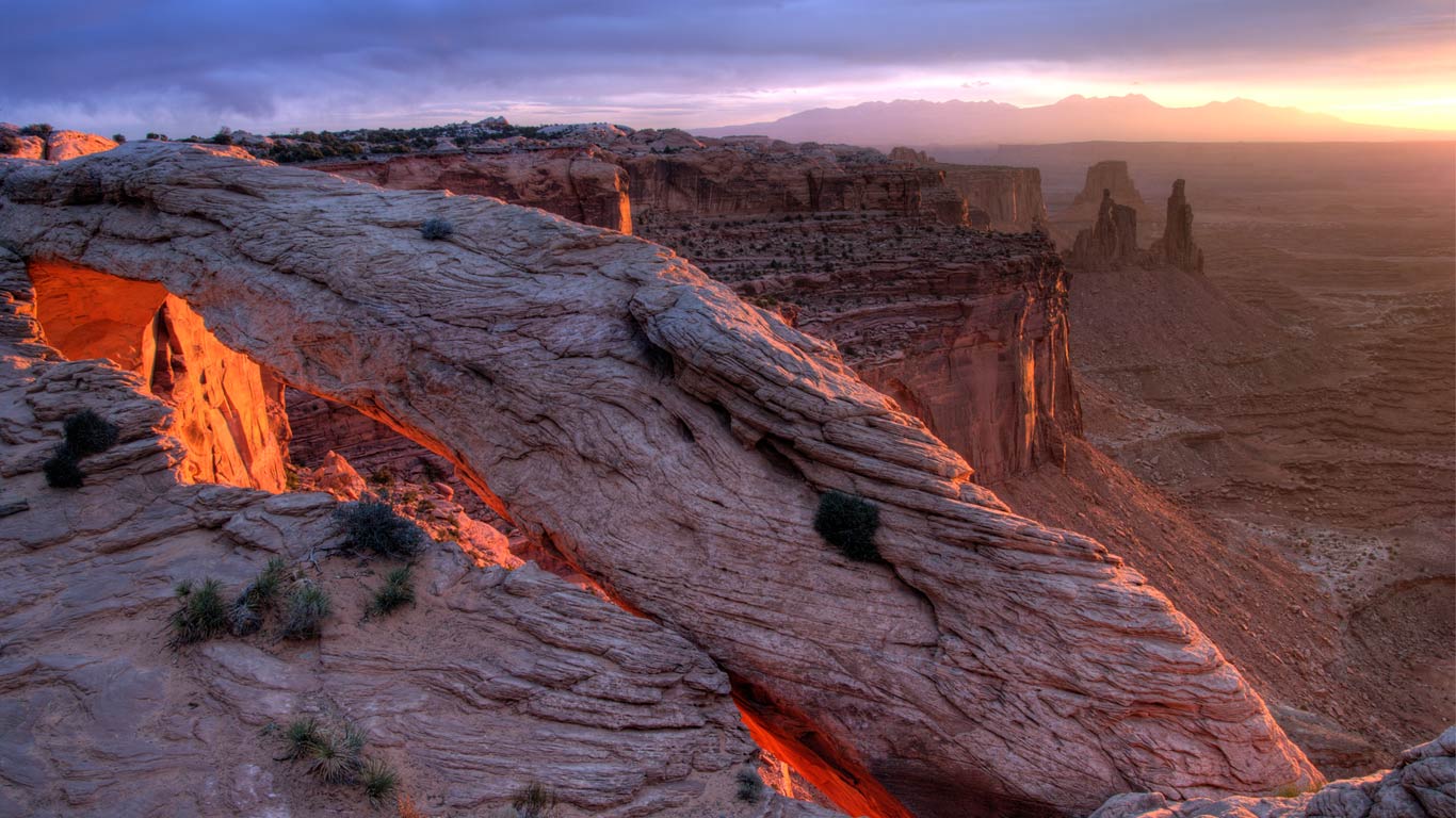 美国犹他州，峡谷地国家公园的梅萨拱门 (© Jeff Clay/Tandem Still + Motion)(Bing China)