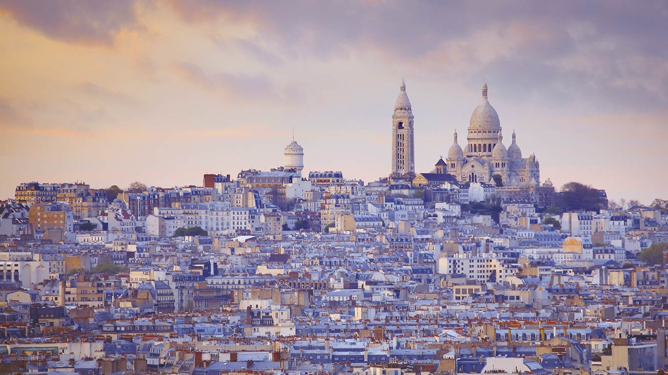 Vue sur la Basilique du Sacré Coeur à l’occasion des Vendanges de Montmartre, Paris (© narvikk/Getty Images)(Bing France)
