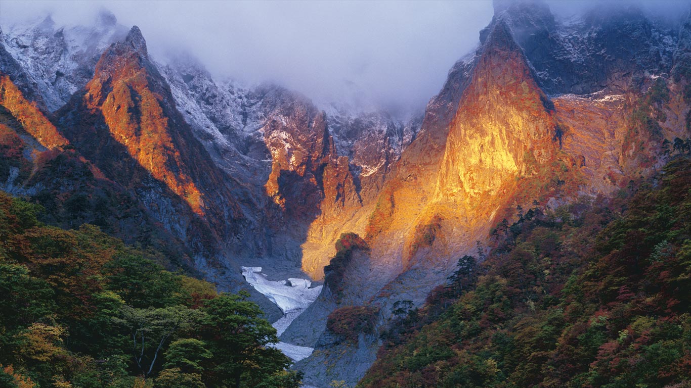｢谷川岳｣群馬, 水上 (© Nature Production/npl/Minden Pictures)(Bing Japan)