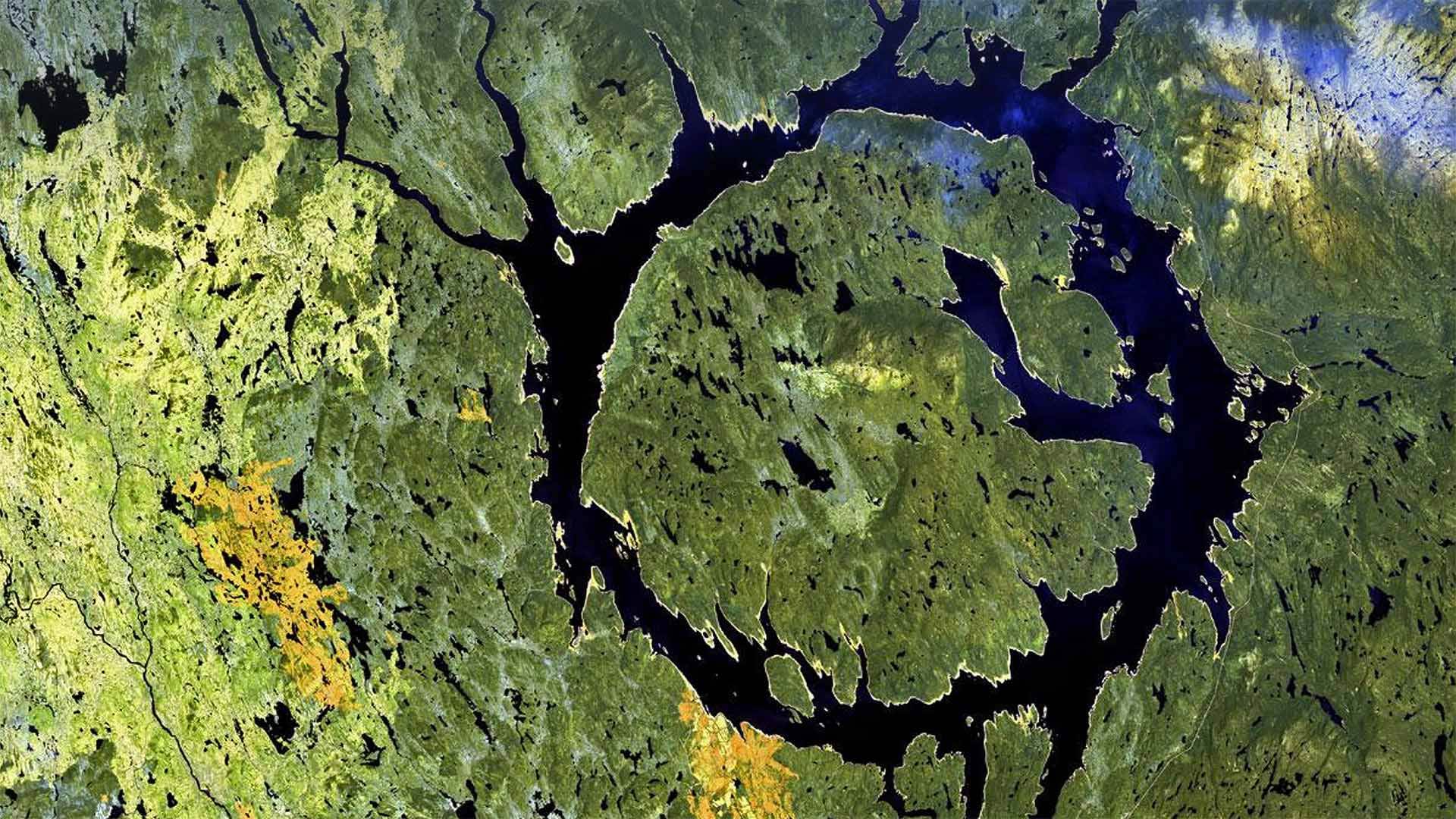 Manicouagan Crater in Québec (© Universal History Archive/Universal Images Group via Getty Images)(Bing Canada)