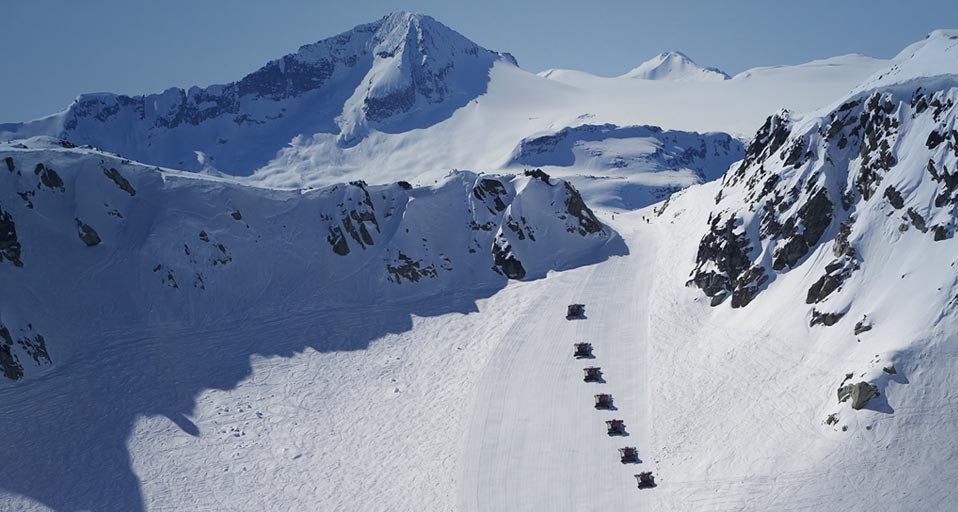 Snow cats grooming the snow on Whistler Mountain, British Columbia – Randy Lincks/Photolibrary &copy; (Bing Canada)