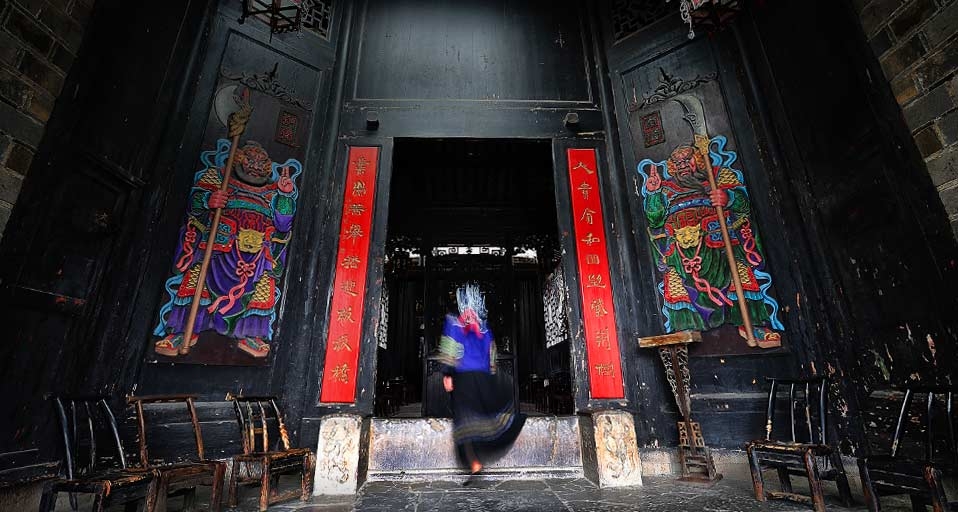 土家第一宅 -- 覃文乐 &copy; (Bing China)