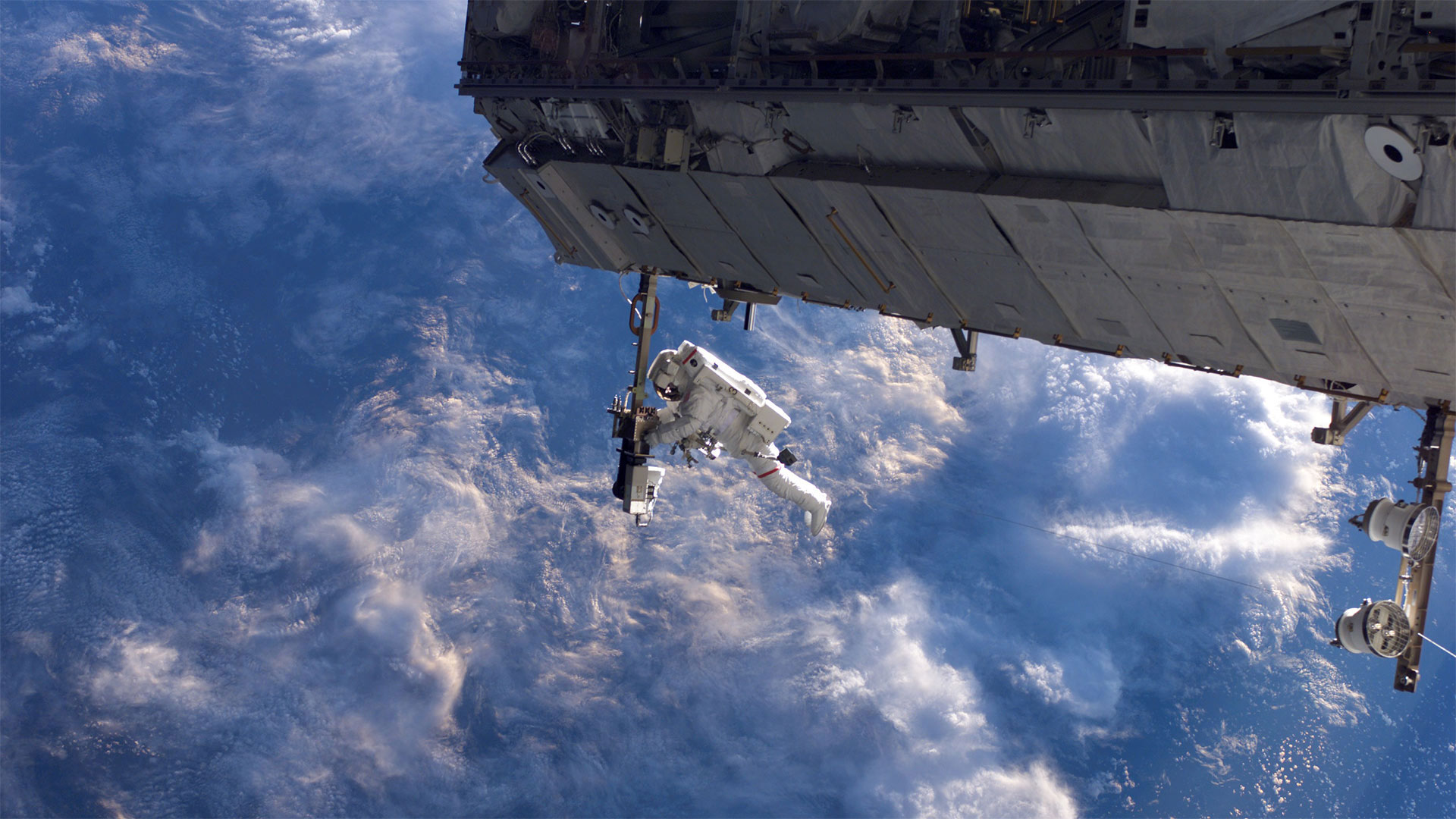 NASA astronaut works on International Space Station during a spacewalk in 2006 (© NASA)(Bing Canada)