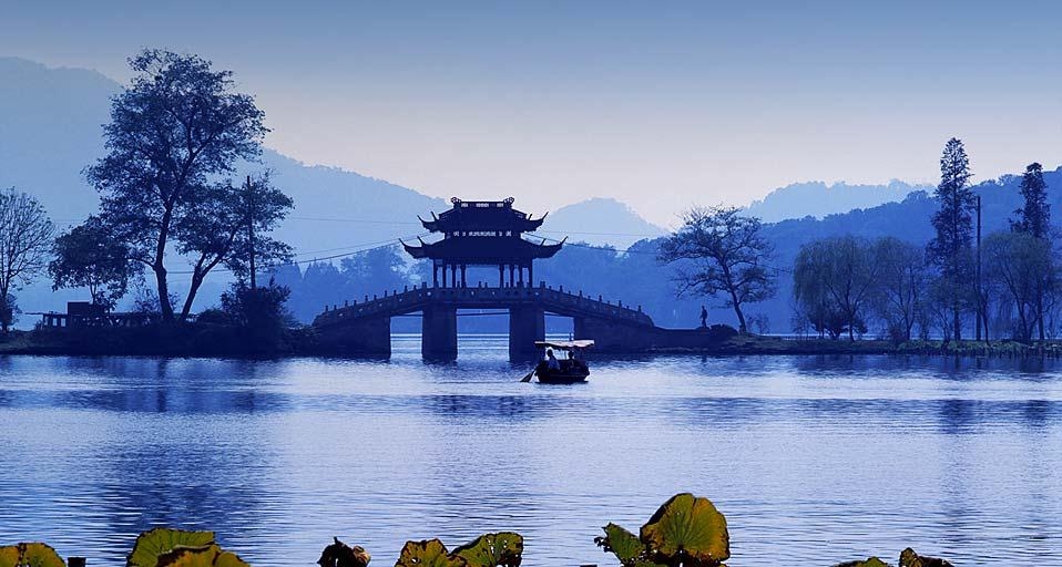 杭州西湖 (© HP Huber/Huber/4Corners Images) &copy; (Bing China)