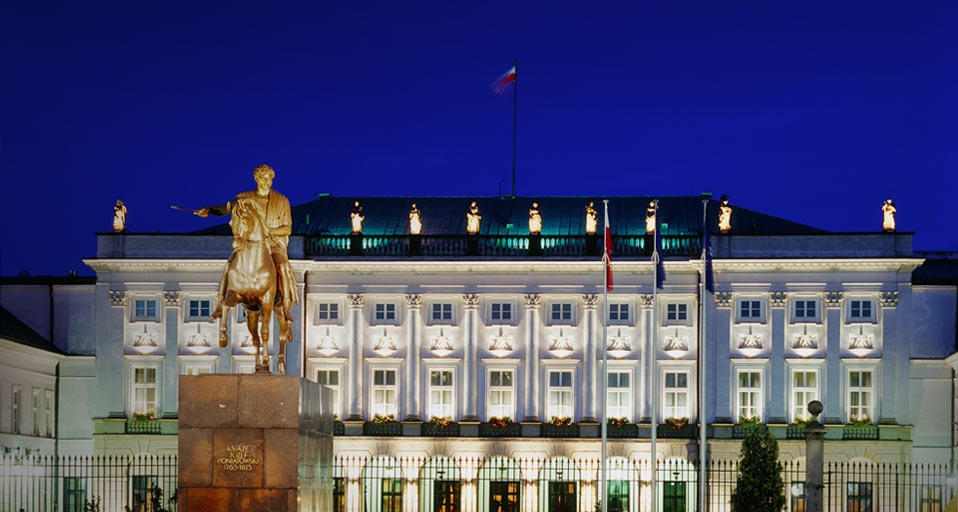 Presidential Palace and the monument of Prince Jozef Poniatowski, Warsaw, Poland --SIME/eStock Photo &copy; (Bing Canada)
